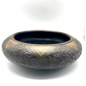 Japanese TOKANABE Black Brown Pottery 3-Footed Bowl Raised Design‎
